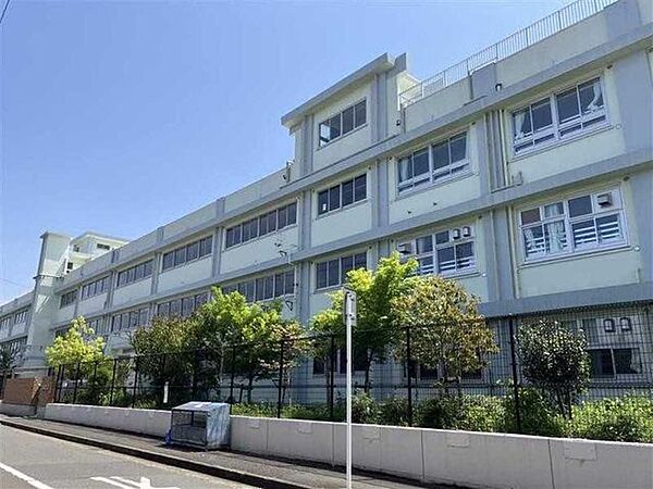 川崎市立大戸小学校 311m
