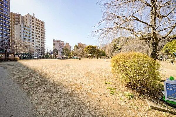 白金台どんぐり児童遊園 220m