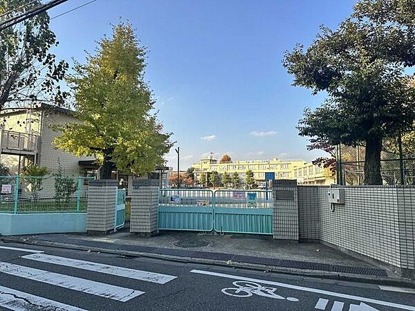 川崎市立住吉小学校 650m