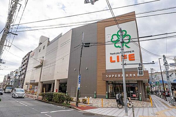ライフ梅島駅前店 470m