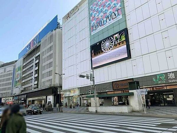 JR線「池袋」駅東口 699m