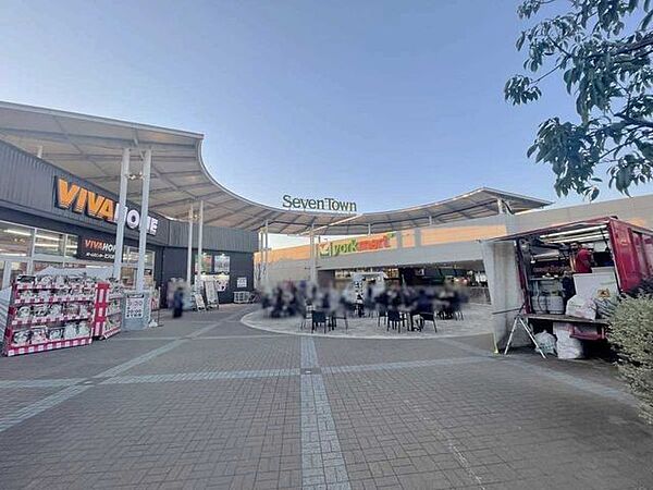 セブンタウン小豆沢 230m
