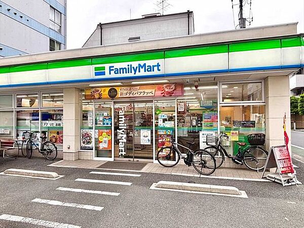 ファミリーマート 板橋三丁目店 122m