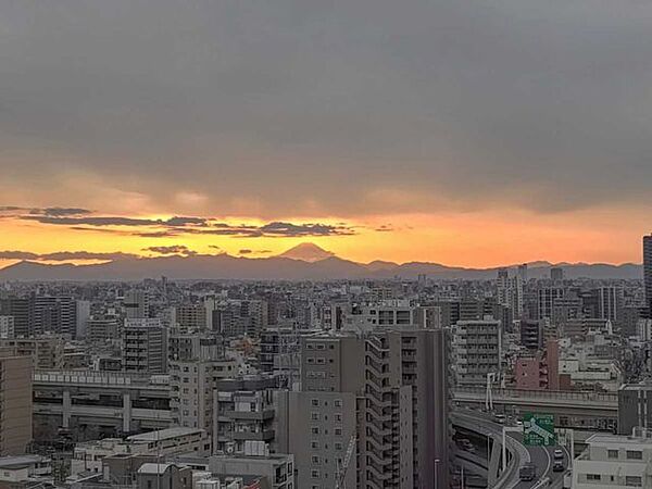 富士山を望む、バルコニーから（ズームあり）