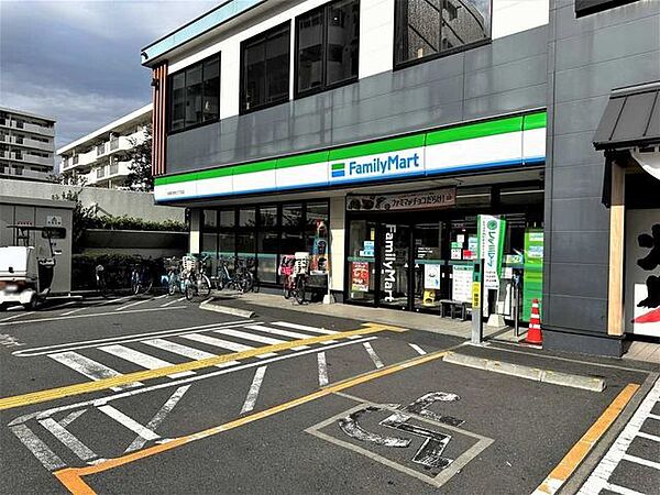 ファミリーマート 板橋前野町六丁目 450m