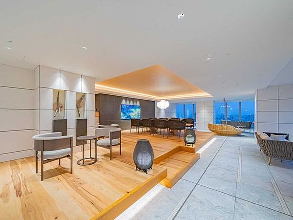 SUNNY LOUNGE