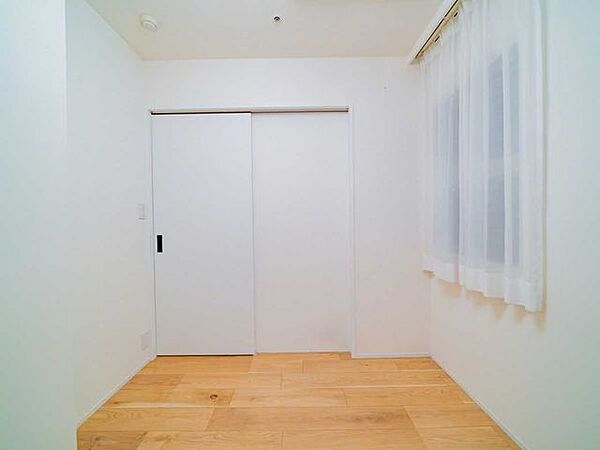 収納はもちろん、在宅勤務にも利用可能な独立したスペース