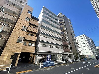 外観:真ん中の建物 外観:真ん中の建物