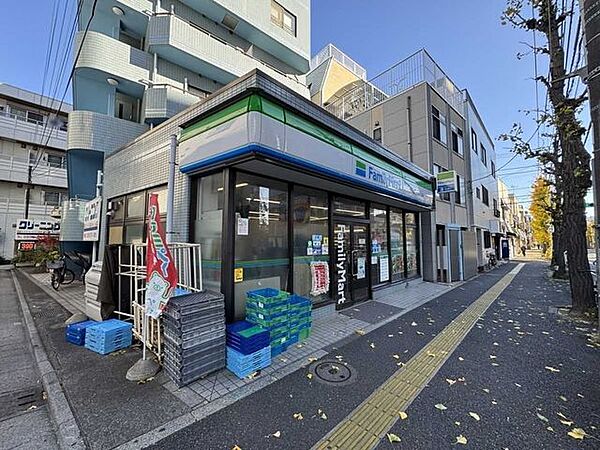 ファミリーマート　北区上十条一丁目店 270m