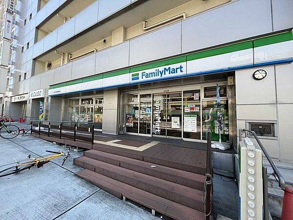 ファミリーマート　新宿戸塚警察署前店 120m