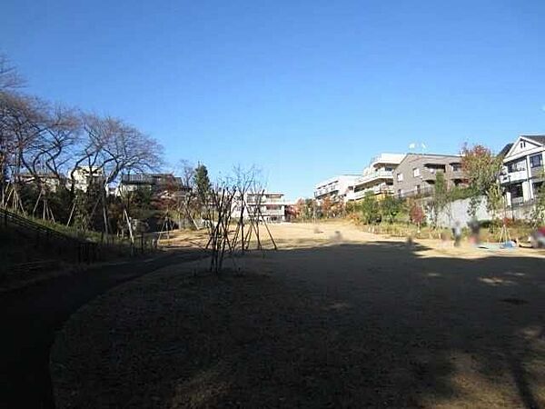 新宿区立おとめ山公園 200m