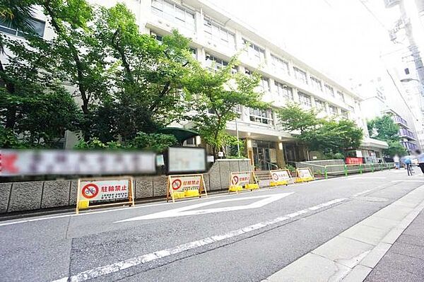 御徒町台東中学校 280m
