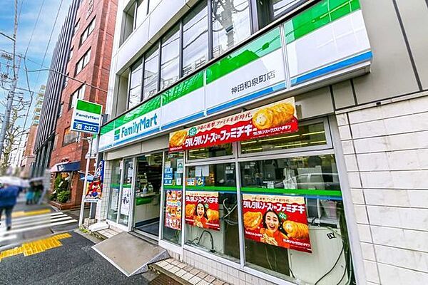 ファミリーマート神田和泉町店 350m