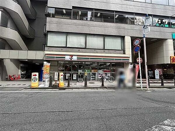 セブンイレブン市川本八幡駅南口店 200m