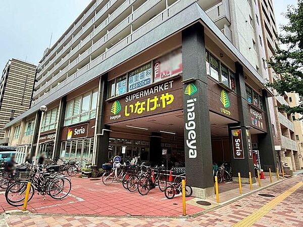 いなげや荒川東日暮里店 50m