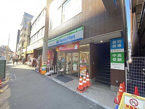 ファミリーマート武蔵小金井本町店 150m