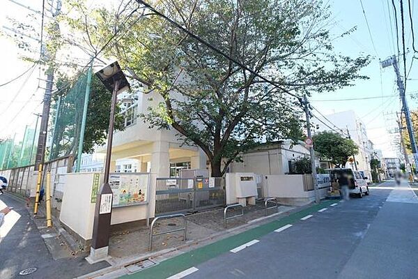 文京区立第十中学校 820m