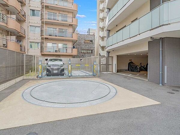 駐車場使用料：月額21、000～25、000円/台
