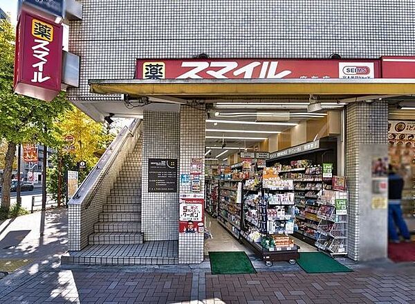 ドラッグストアスマイル麻布店 260m