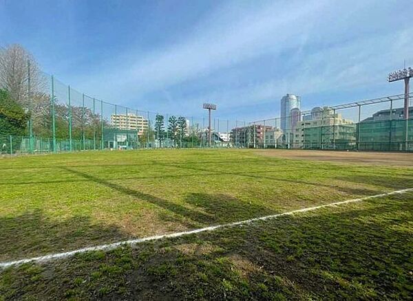 港区立麻布運動場 600m