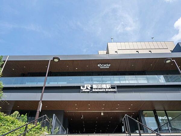 飯田橋駅 320m