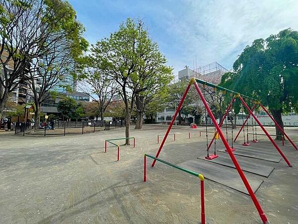 港区立笄町公園 350m