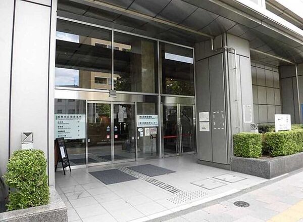 港区高輪図書館 660m