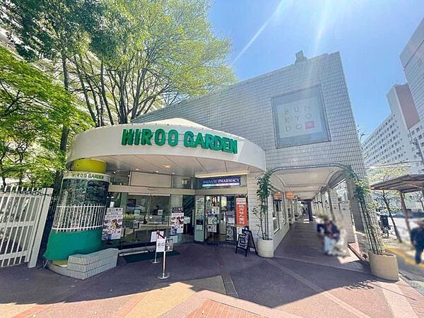 広尾ガーデン 560m