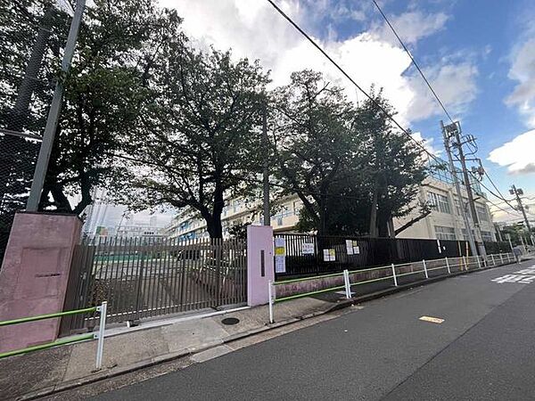 港区立青南小学校 710m