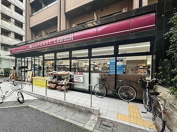 ナチュラルローソン　南麻布二丁目店 210m