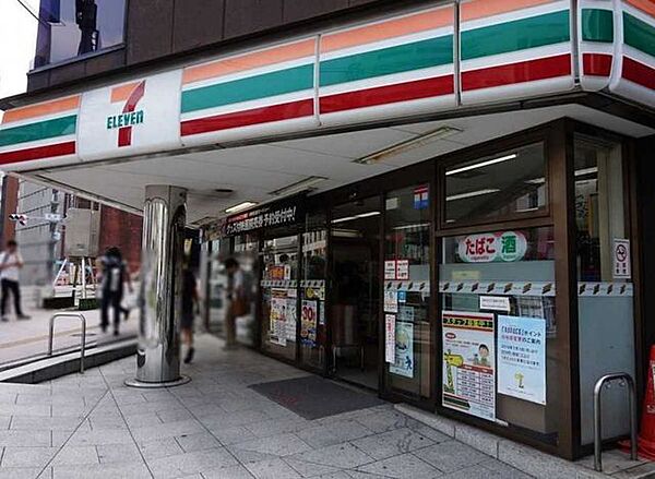 セブンイレブン港区飯倉店 330m