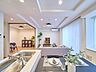 室内：家具・調度品は販売価格に含まれておりません。奥：洋室
