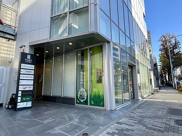 ビオセボン(Bio c’ Bon)外苑西通り店 170m