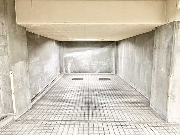 平置き駐車場の専用使用権付(月額45、000円)