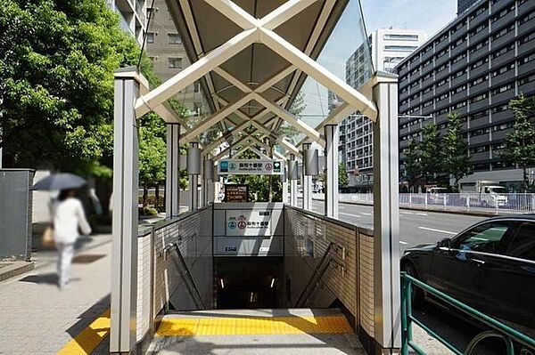 大江戸線・南北線「麻布十番」駅 890m