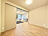 室内：写真奥：LD