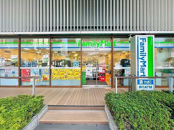 ファミリーマート田町駅北店 600m