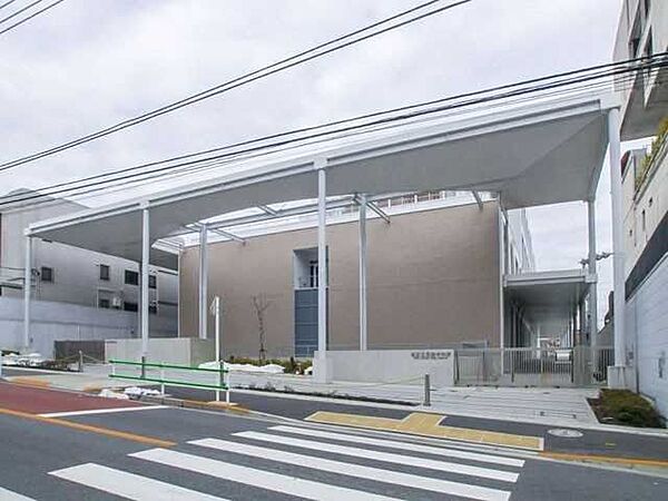 港区立三田中学校 1760m