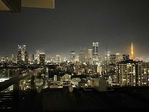 北西側バルコニーからズームあり