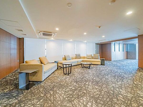 ラウンジホール