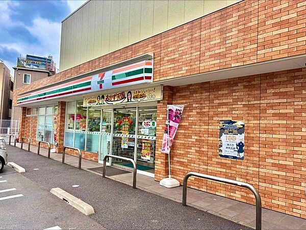 セブンイレブン 赤羽岩淵駅前店 70m