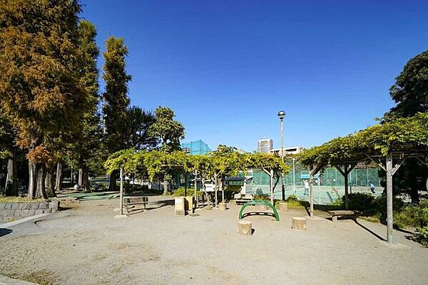 目黒区民センター公園 600m