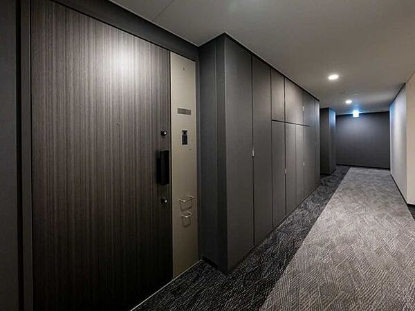所在階共用廊下（ホテルライクな内廊下）