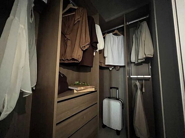洋室はウォークインクローゼット付き（見えない収納）