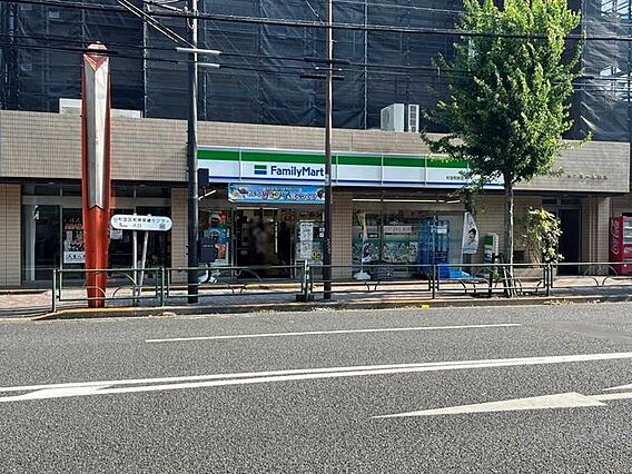 ファミリーマー...