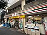 周辺：セブンイレブン東高円寺駅前店 400m