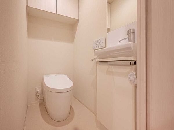 ●ローシルエットハイブリットトイレ●トイレ手洗場