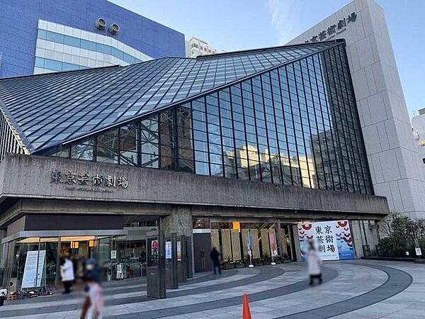 東京芸術劇場 350m