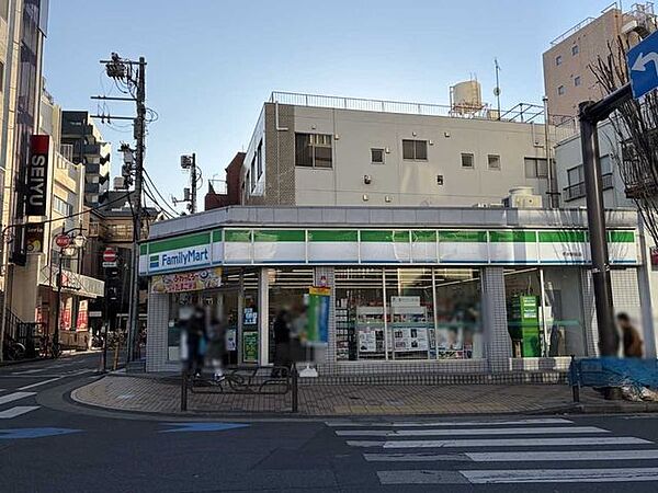 ファミリーマート 平井駅前店 50m