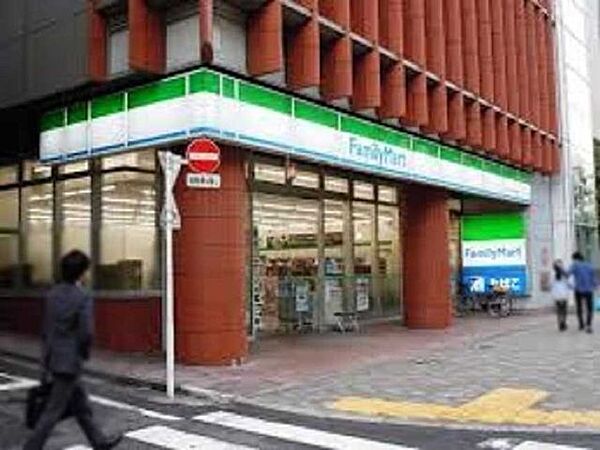 ファミリーマート渋谷明治通り店 157m